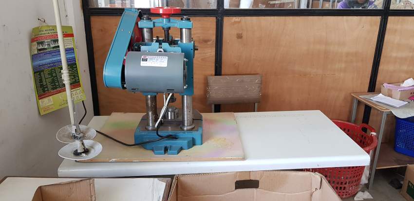 Sewing, Cutter and Eyelet Machines - 4 - Sewing Machines  on Aster Vender