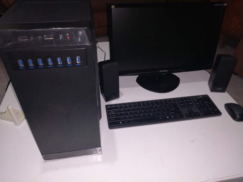 Complete PC w/ Speakers on Aster Vender