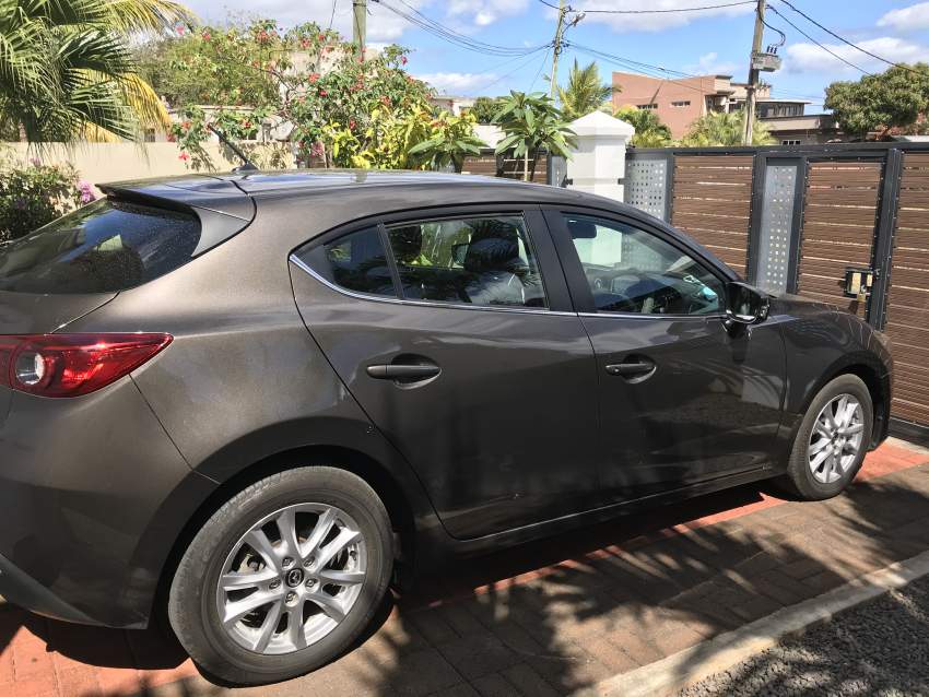 Mazda 3 2015 - 1 - Compact cars  on Aster Vender