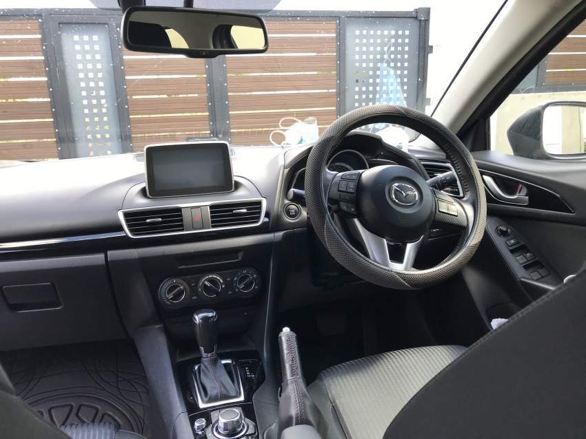 Mazda 3 2015 - 3 - Compact cars  on Aster Vender