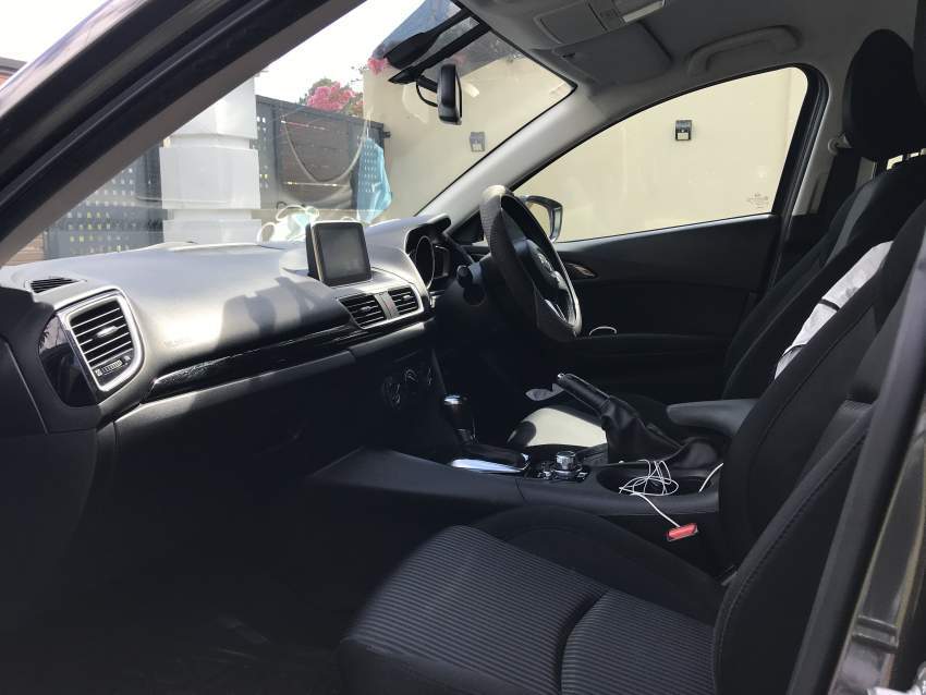 Mazda 3 2015 - 2 - Compact cars  on Aster Vender