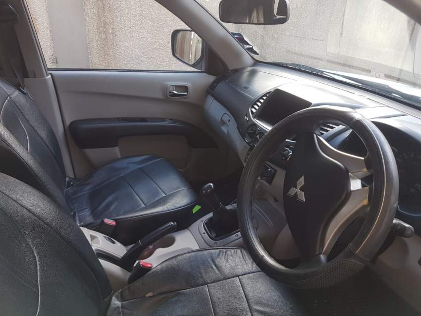 Mitsubishi L200  - 1 - Pickup trucks (4x4 & 4x2)  on Aster Vender