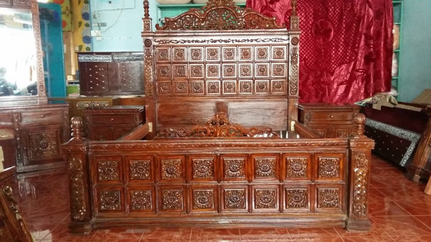 Kingsize Bed with 2 side table + dressing table with puff.  - 0 - Bedroom Furnitures  on Aster Vender