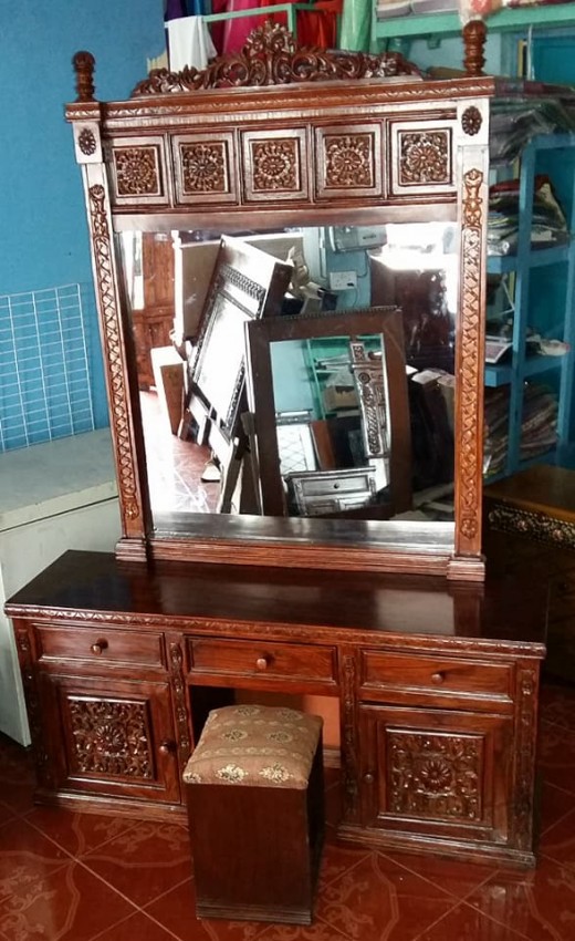 Kingsize Bed with 2 side table + dressing table with puff.  - 1 - Bedroom Furnitures  on Aster Vender