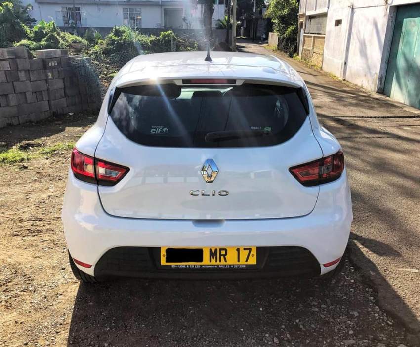 Clio 2017 1.2 turbo 67000Km très bon état  - 1 - Family Cars  on Aster Vender