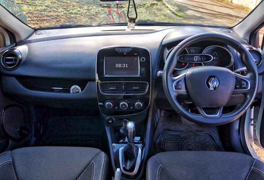 Clio 2017 1.2 turbo 67000Km très bon état  - 2 - Family Cars  on Aster Vender