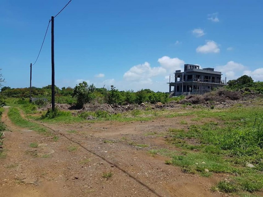 À vendre une portion  de terrain de 18 perches à Roche Terre - 1 - Land  on Aster Vender
