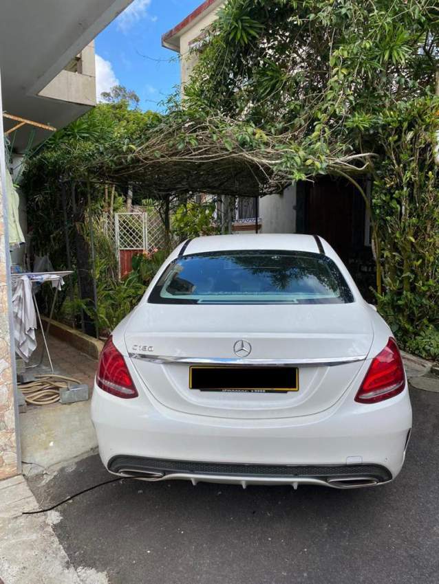 Mercedes Benz C180  - 2 - Luxury Cars  on Aster Vender