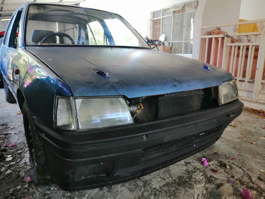 A Vendre carosserie peugeot 205 sans moteur Rs12.000 a deb 57377193 - 6 - Compact cars  on Aster Vender