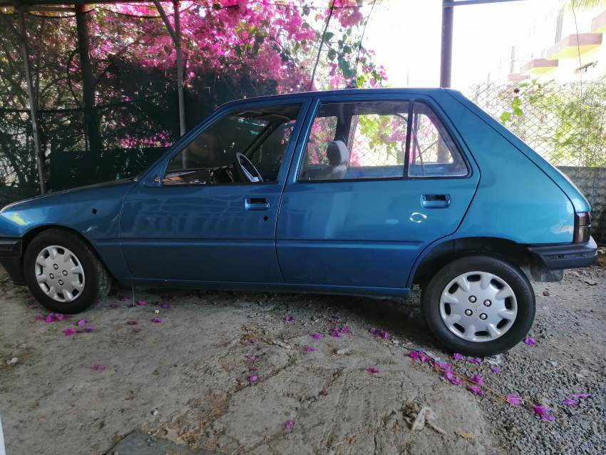 A Vendre carosserie peugeot 205 sans moteur Rs12.000 a deb 57377193 - 2 - Compact cars  on Aster Vender
