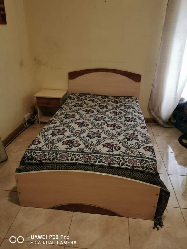 Lit simple avec matelas + 1 table de nuit - 0 - Bedroom Furnitures  on Aster Vender