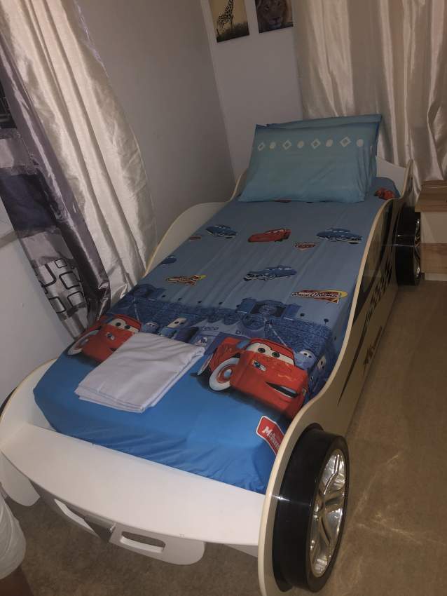 Lit simple cars avec matelas - 1 - Bedroom Furnitures  on Aster Vender