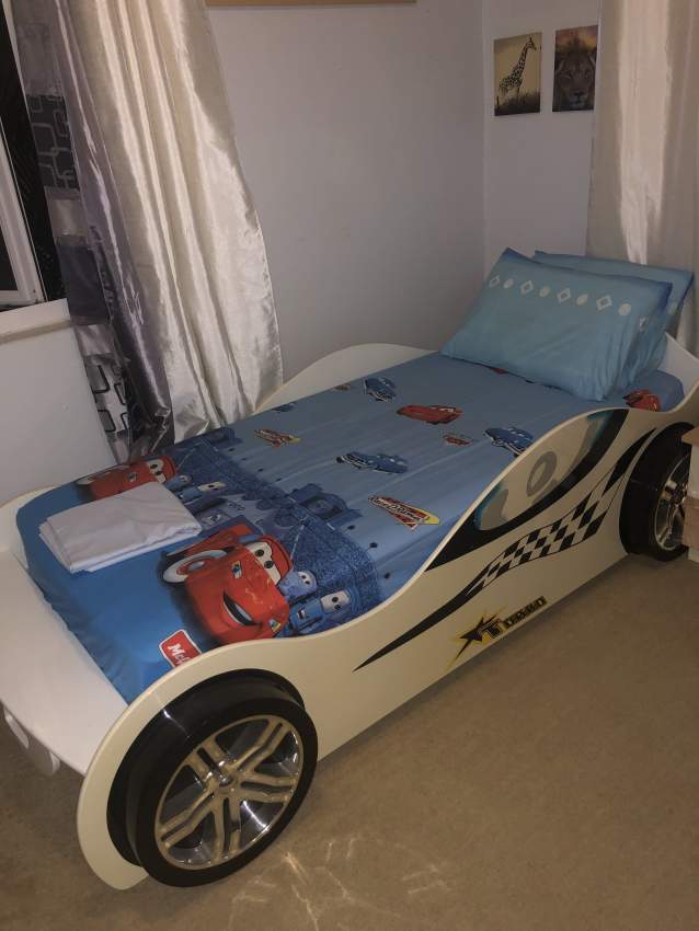 Lit simple cars avec matelas - 2 - Bedroom Furnitures  on Aster Vender