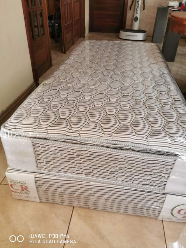 Matelas simple + wooden base - 1 - Mattress  on Aster Vender