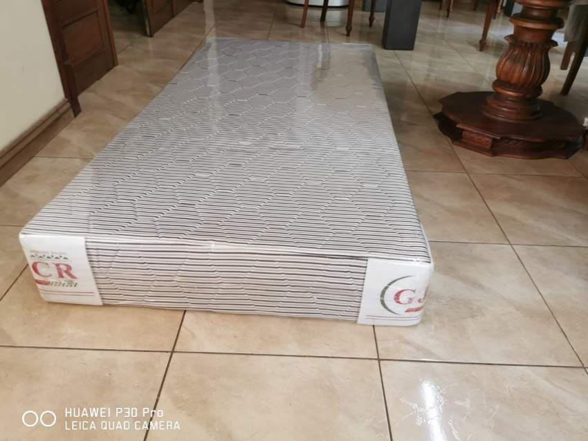 Matelas simple + wooden base - 0 - Mattress  on Aster Vender