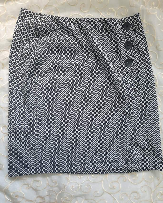 Esprit Navy and White Skirt - 0 - Skirt  on Aster Vender