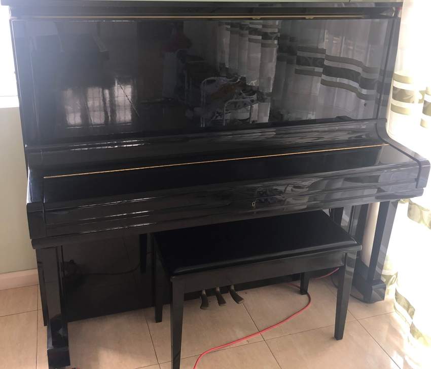 For Sale Yamaha Upright Piano made in Japan - 1 - Piano  on Aster Vender