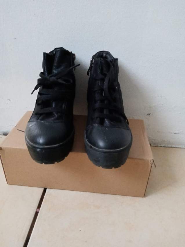 black boots - 0 - Boots  on Aster Vender