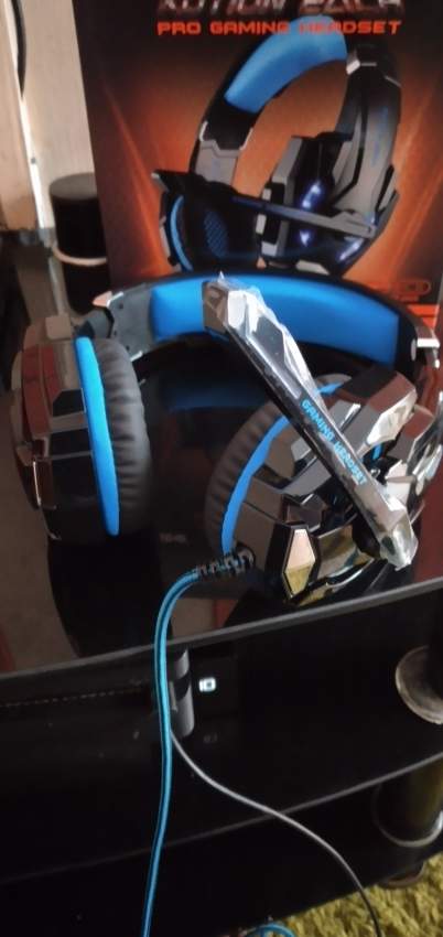 Ps4 slim 1tb+manette militaire+1 game unchated 4 on Aster Vender