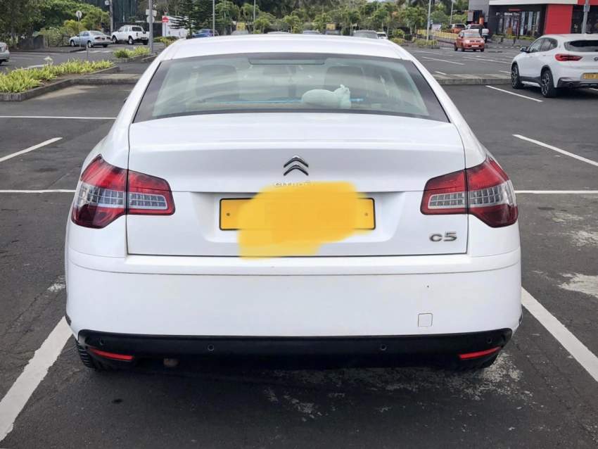 Citroen C5 2013  160000 km en parfait etat, vend pour cause depart - 1 - Luxury Cars  on Aster Vender