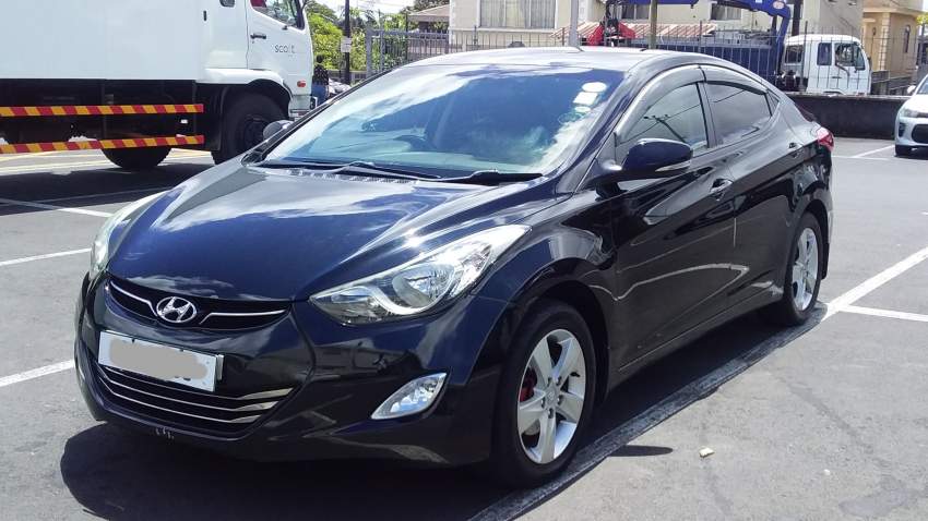 Hyundai Elantra 2013 on Aster Vender