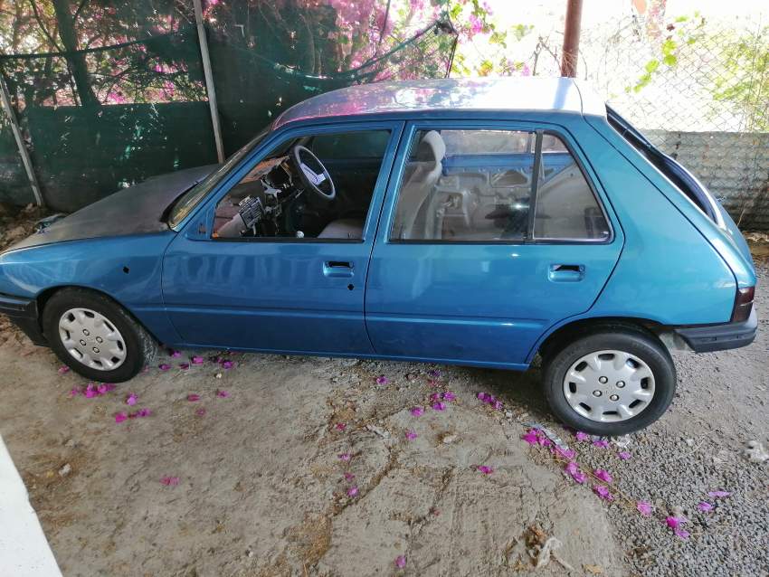 A vendre caroserie peugeot 205 sans moteur ni accessoire. C come dans  - 1 - Spare Parts  on Aster Vender