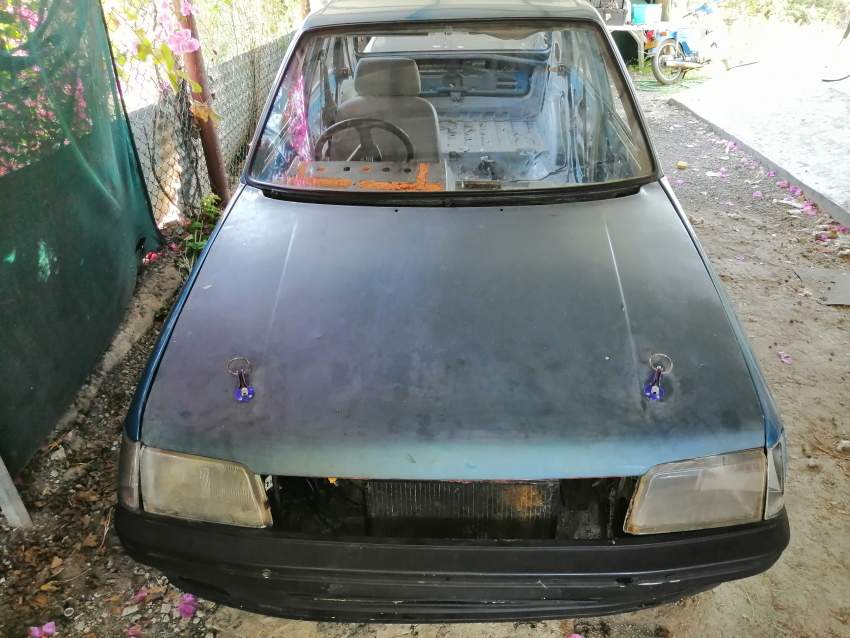 A vendre caroserie peugeot 205 sans moteur ni accessoire. C come dans on Aster Vender