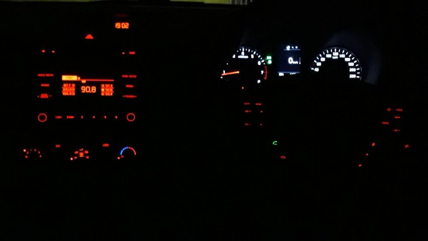 KIA CERATO Sedan  SX 4 DR Saloon 1.6  M/T - 5 - Family Cars  on Aster Vender