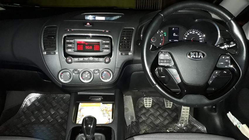 KIA CERATO Sedan  SX 4 DR Saloon 1.6  M/T - 3 - Family Cars  on Aster Vender