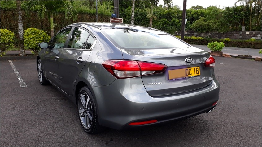 KIA CERATO Sedan  SX 4 DR Saloon 1.6  M/T - 2 - Family Cars  on Aster Vender