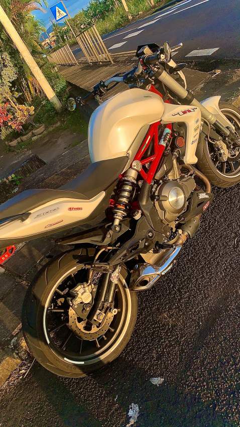 Benelli Tnt 300 - 1 - Sports Bike  on Aster Vender