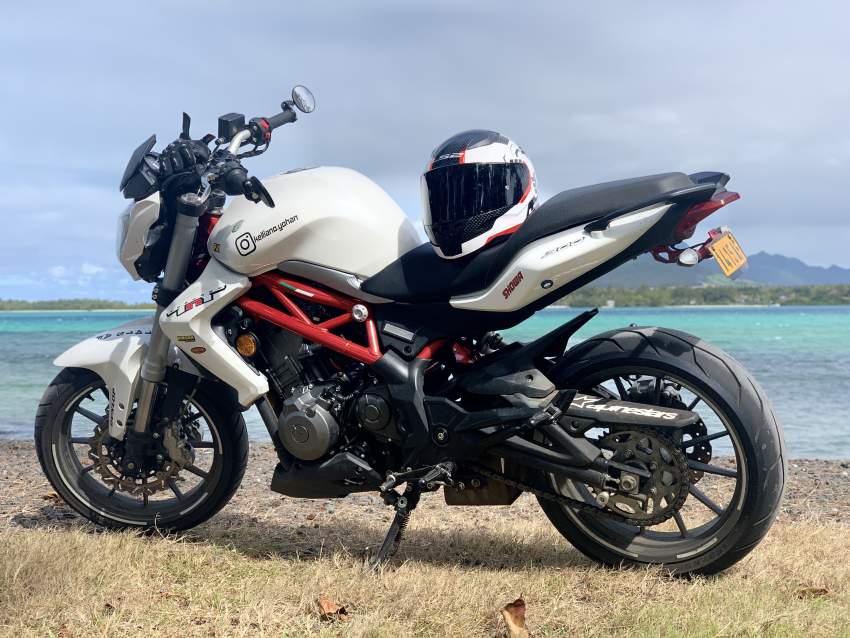 Benelli Tnt 300 - 2 - Sports Bike  on Aster Vender