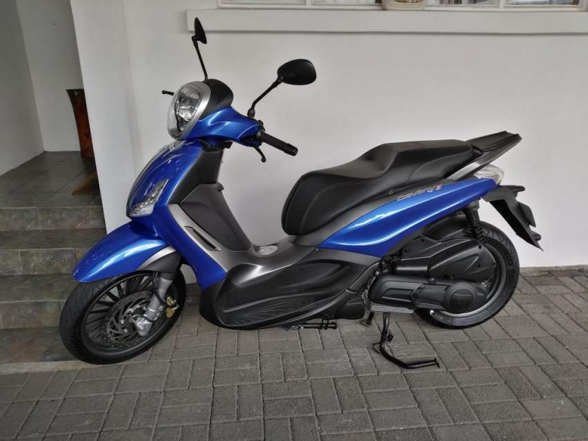 Piaggio Beverly S 300ie - 0 - Scooters (above 50cc)  on Aster Vender