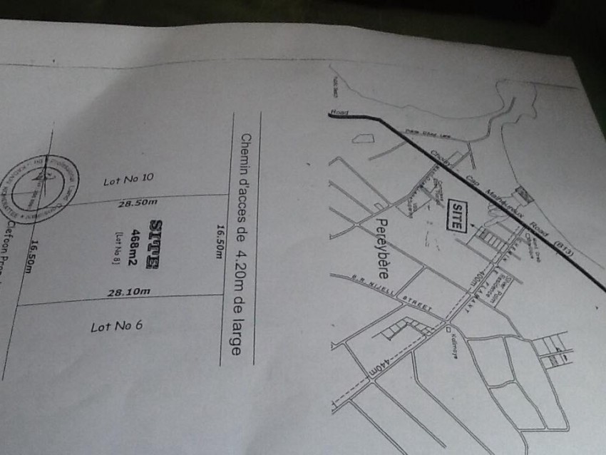 Terrain a vendre 2 mins de la plage de Pereybere - 0 - Land  on Aster Vender