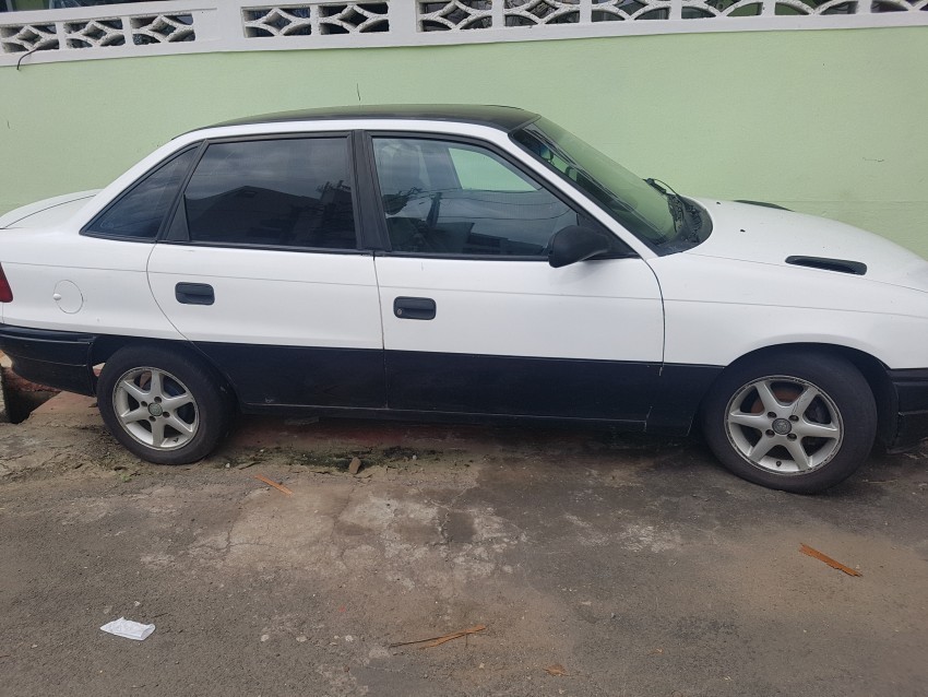 Opel Astra - 2 - Family Cars  on Aster Vender