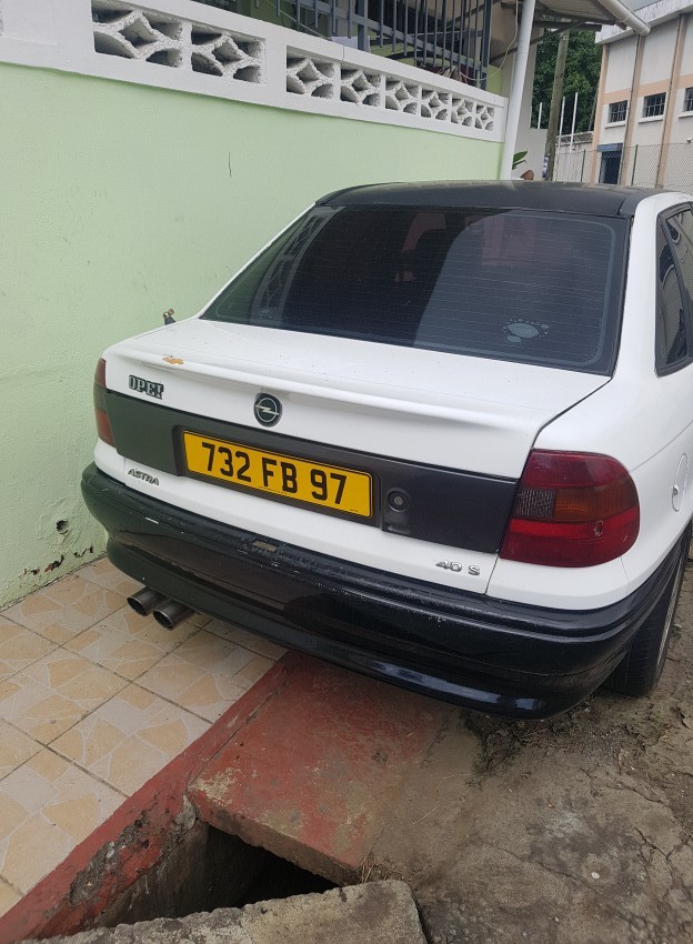 Opel Astra - 1 - Family Cars  on Aster Vender