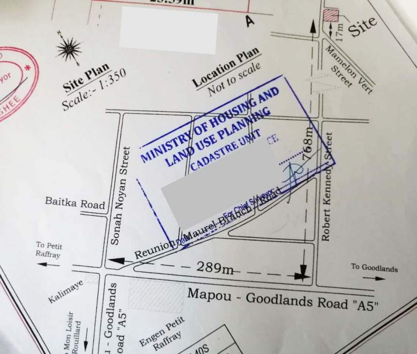 Lovely plot of 11 perches or 122 toises residential land located in Re - 3 - Land  on Aster Vender