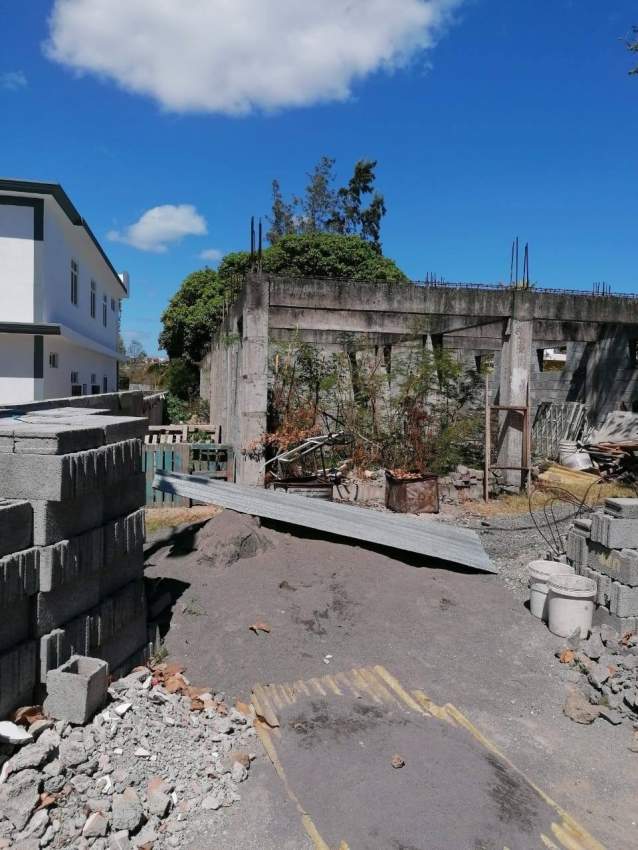 Maison incomplet a vendre a Pereybere - 78 toises - 2 - House  on Aster Vender