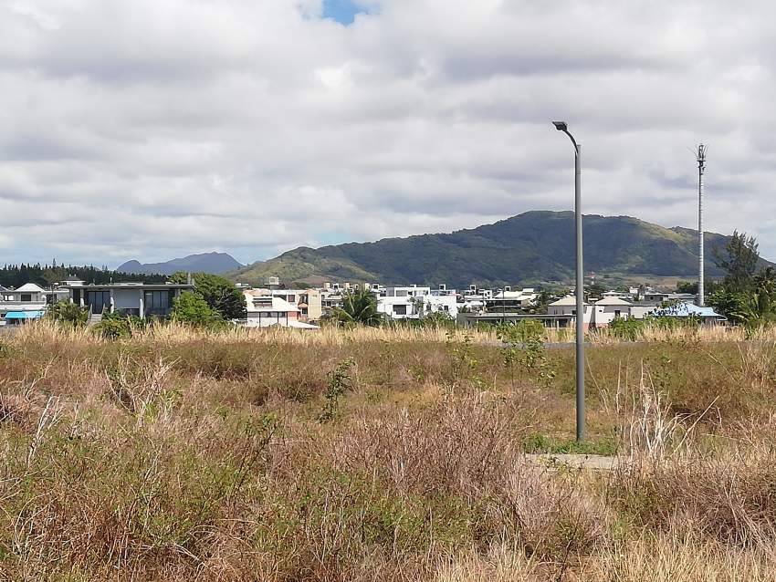 Terrain résidentiel 181 toises Beau Vallon Côté Mer - 2 - Land  on Aster Vender