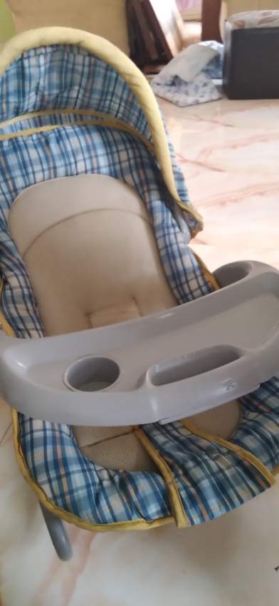 A vendre bouncer et pousette pour bebe.tel 58106360 - 0 - Kids Stuff  on Aster Vender