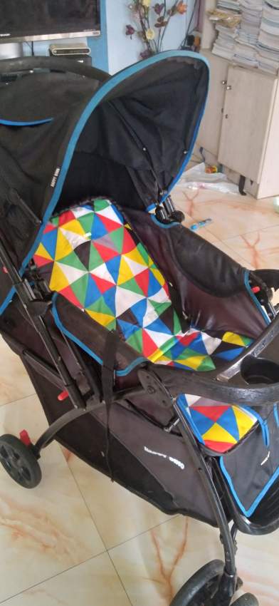 A vendre bouncer et pousette pour bebe.tel 58106360 - 1 - Kids Stuff  on Aster Vender