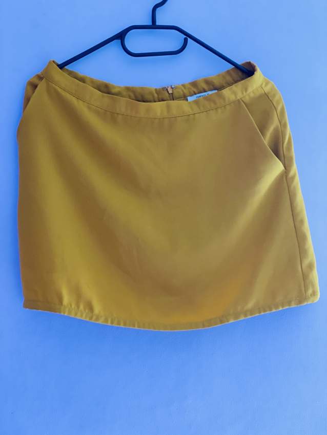 Yellow skirt from Forever 21 - 0 - Skirt  on Aster Vender