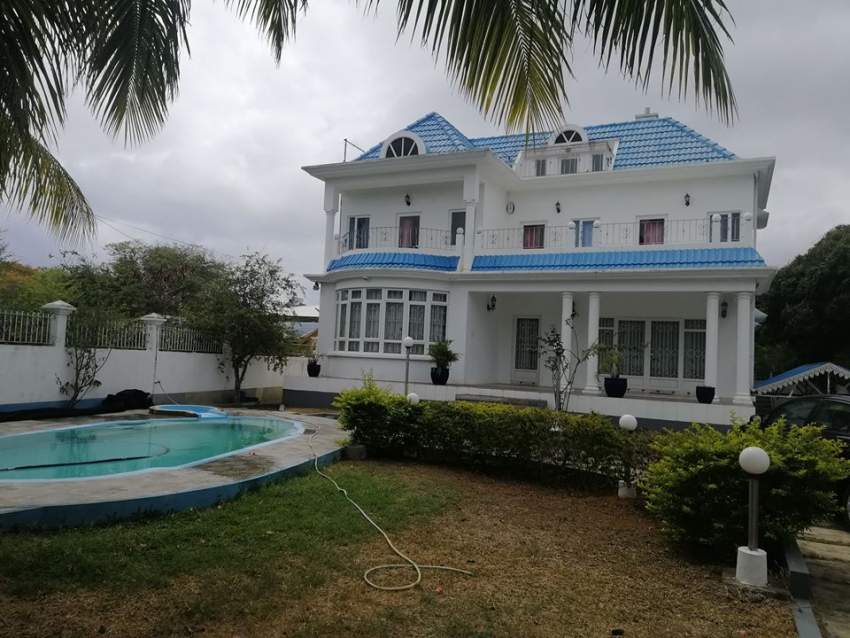 VILLA - 5 CHAMBRES - MEUBLÉE - 650 M² on Aster Vender