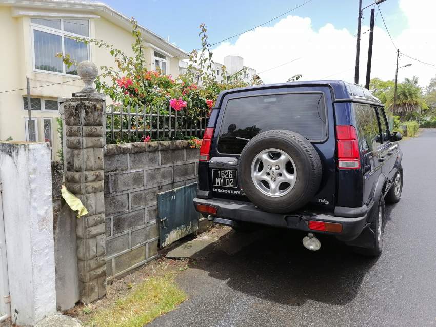 Land Rover Discovery TD5 - 3 - Off Roader Cars  on Aster Vender