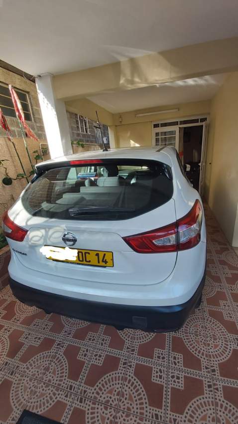 Nissan Qashqai - 2 - SUV Cars  on Aster Vender