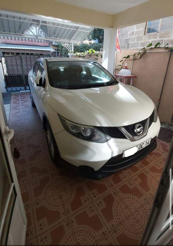 Nissan Qashqai - 1 - SUV Cars  on Aster Vender