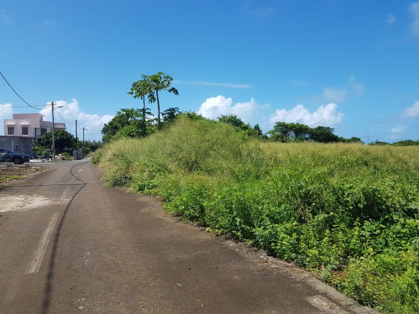 ** 18 Ps Residental land * *   - 1 - Land  on Aster Vender