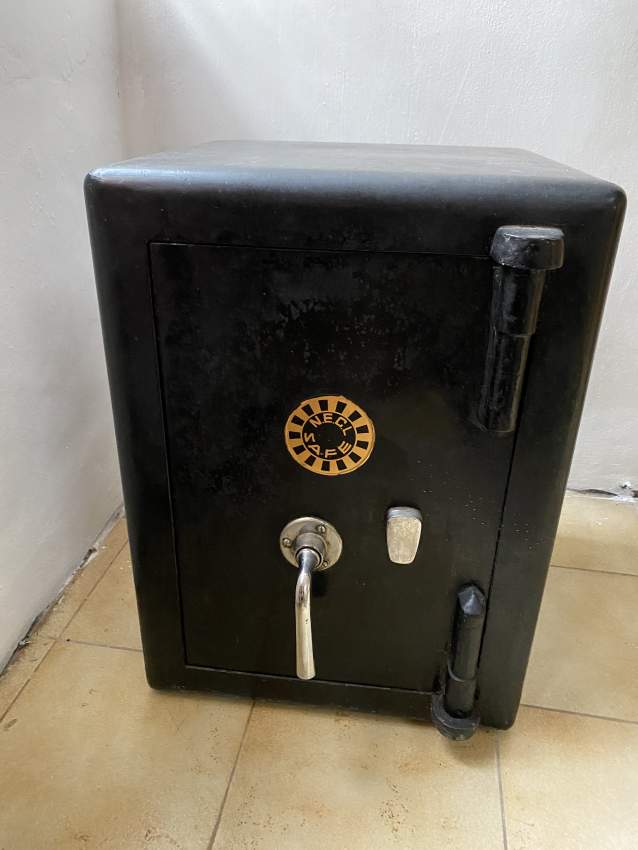 Safe…SOLD! - 1 - Other storage furniture  on Aster Vender