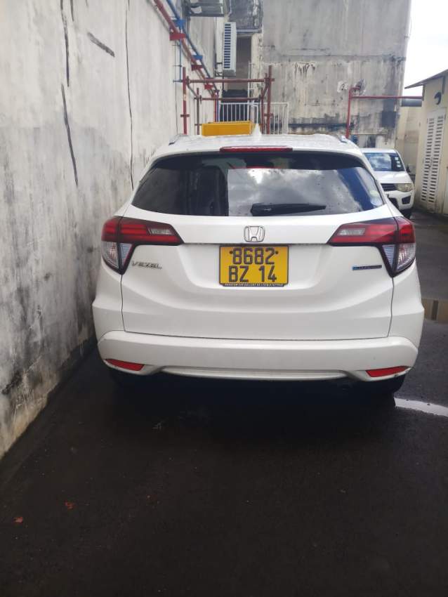 Honda Vezel - 2 - SUV Cars  on Aster Vender