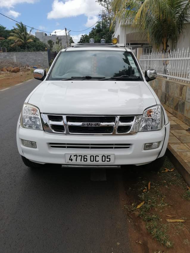 4x4 Isuzu - 1 - Pickup trucks (4x4 & 4x2)  on Aster Vender
